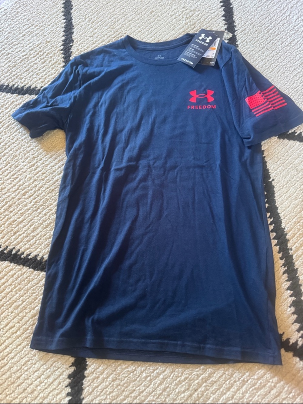 NWT Men’s Under Armour Navy Freedom Tee with red/blue flag Logo small